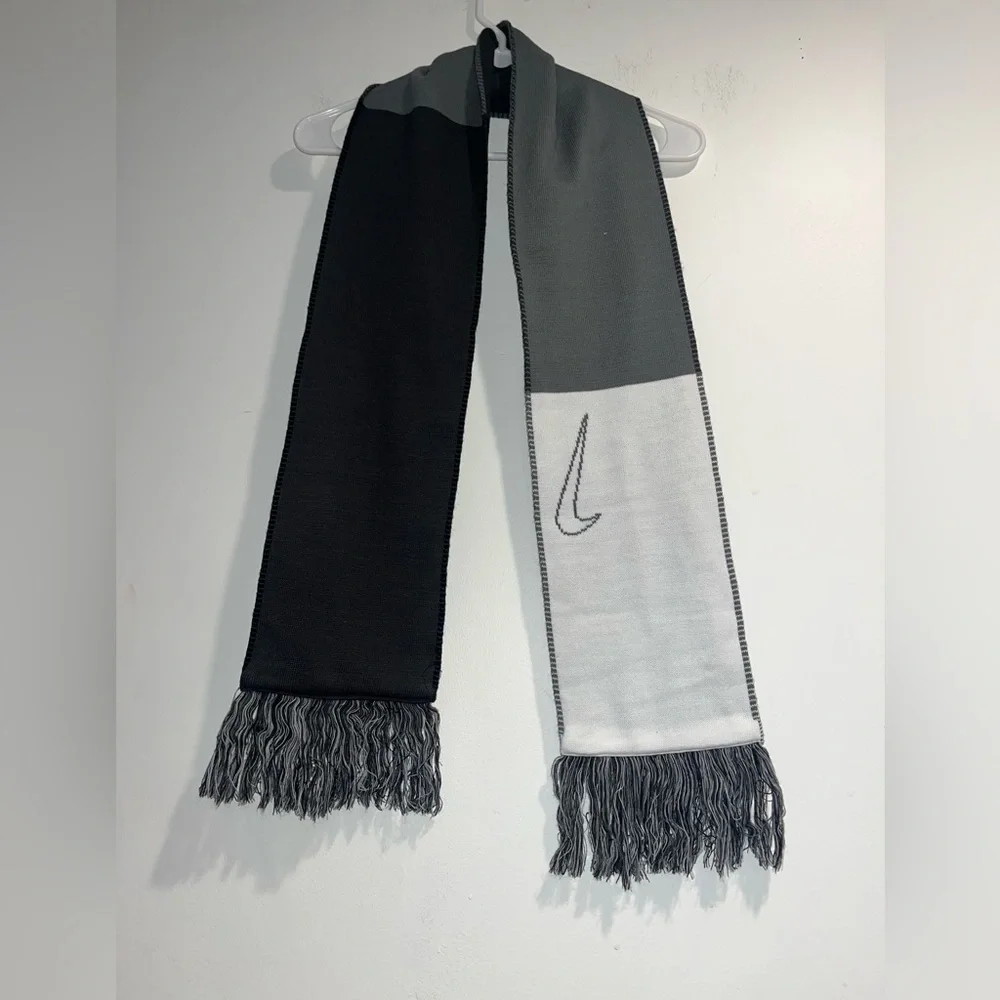 NIKE Colorblock fringe scarf